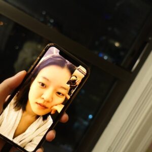 Go A-sung Instagram - ‘아무도 미워하지 아니하며, 몇몇을 끔찍이 사랑하며 살고 싶다.’ 
-피천득