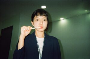 Go A-sung Instagram - 양치하는 서혜영 #film