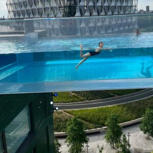 Go A-sung Instagram - Swimming in the sky