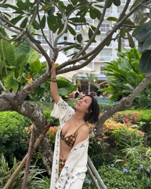Go Eun-ah Instagram - 너무이쁜이곳~!!! 나무 꽃 
내가 좋아하는 모든게 다 있드아 #힐링

#세부 #여행 🌴🌼