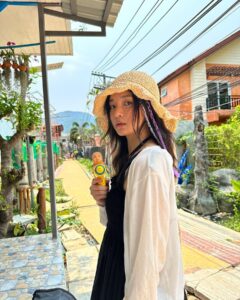 Go Bo-gyeol Instagram - Love #Thailand 🧡🙈🌴