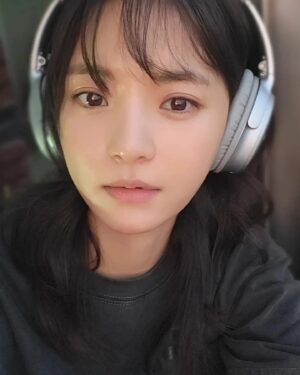 Go Bo-gyeol Instagram - April 💐 🌸요즘 날씨가 너무 좋네요..🌷좋은 주말 되세요🦄