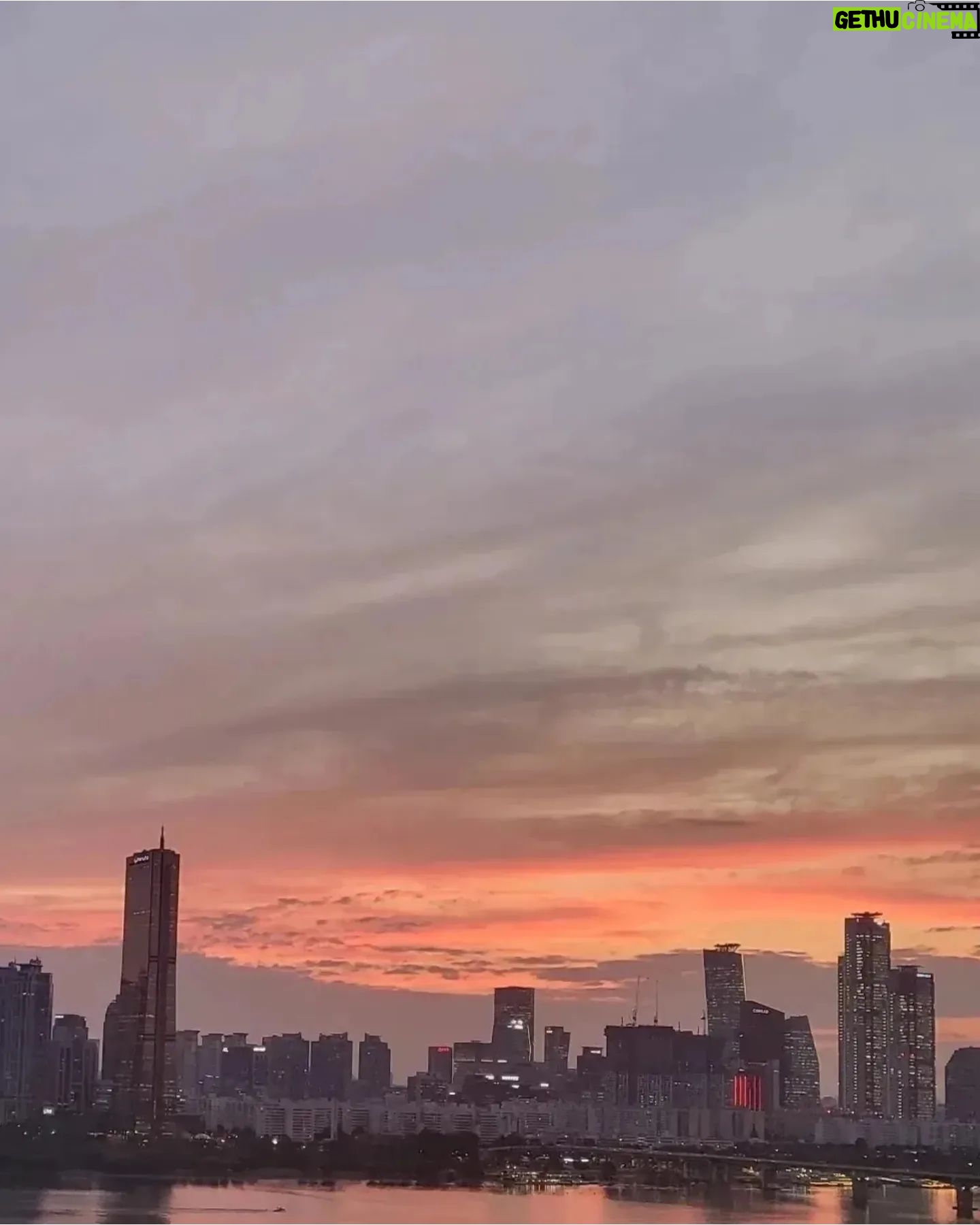 Go Bo-gyeol - 73.4K Likes - April 💐 🌸요즘 날씨가 너무 좋네요..🌷좋은 주말 되세요🦄