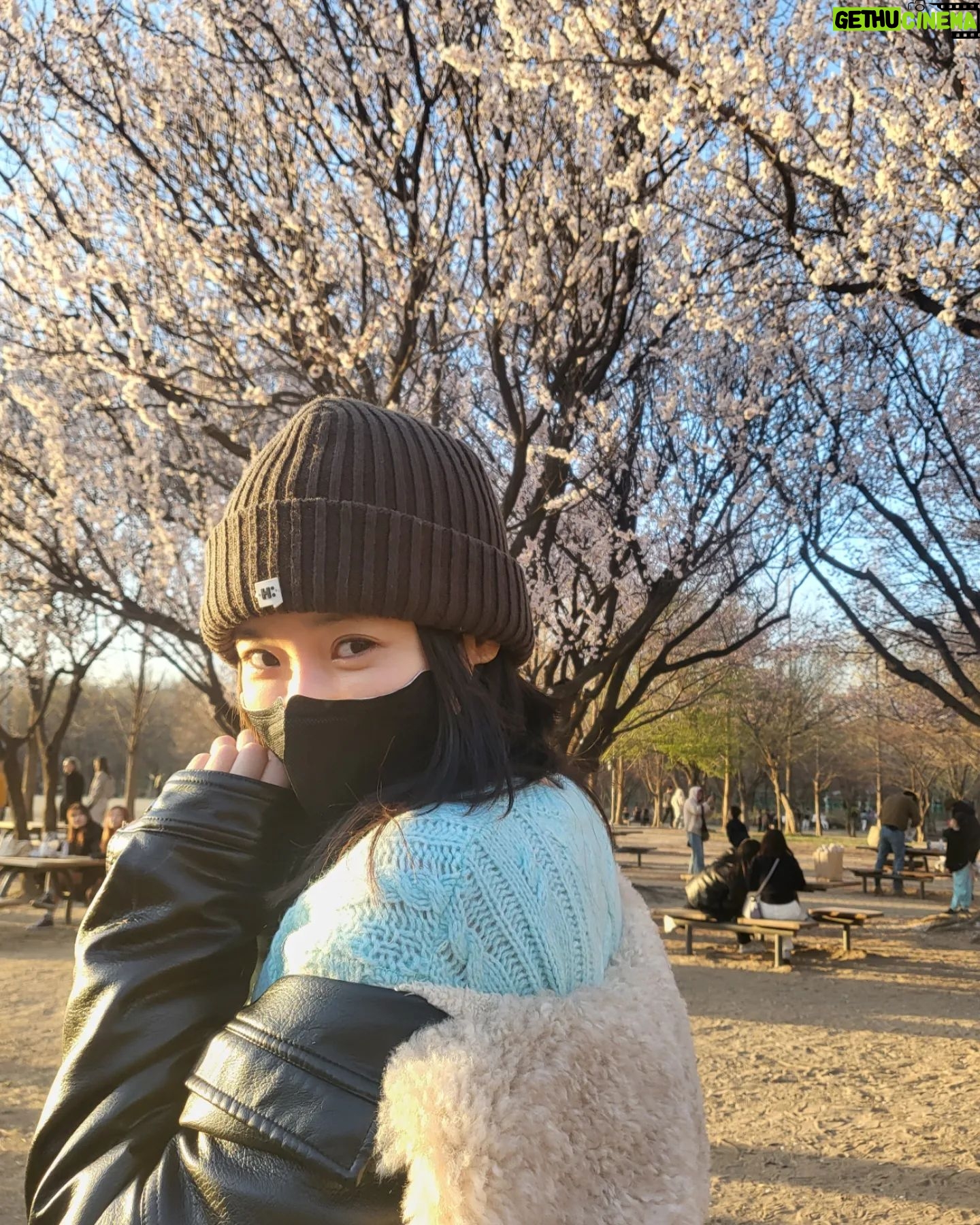 Go Bo-gyeol - 73.4K Likes - April 💐 🌸요즘 날씨가 너무 좋네요..🌷좋은 주말 되세요🦄