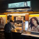 Go Bo-gyeol Instagram – 마지막 촬영날 달려와 통크게 분식차와 무알콜 에딩거를 선물해준 나의 #에딩거 언니 너무너무 고마워요 🥰 

잠시후… 10시30분 #tvN #성스러운아이돌 마지막 방송이 시작됩니다!