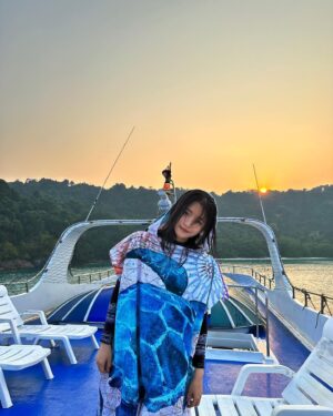 Go Bo-gyeol Instagram - Throw in the deep water #심연 💙🦋
