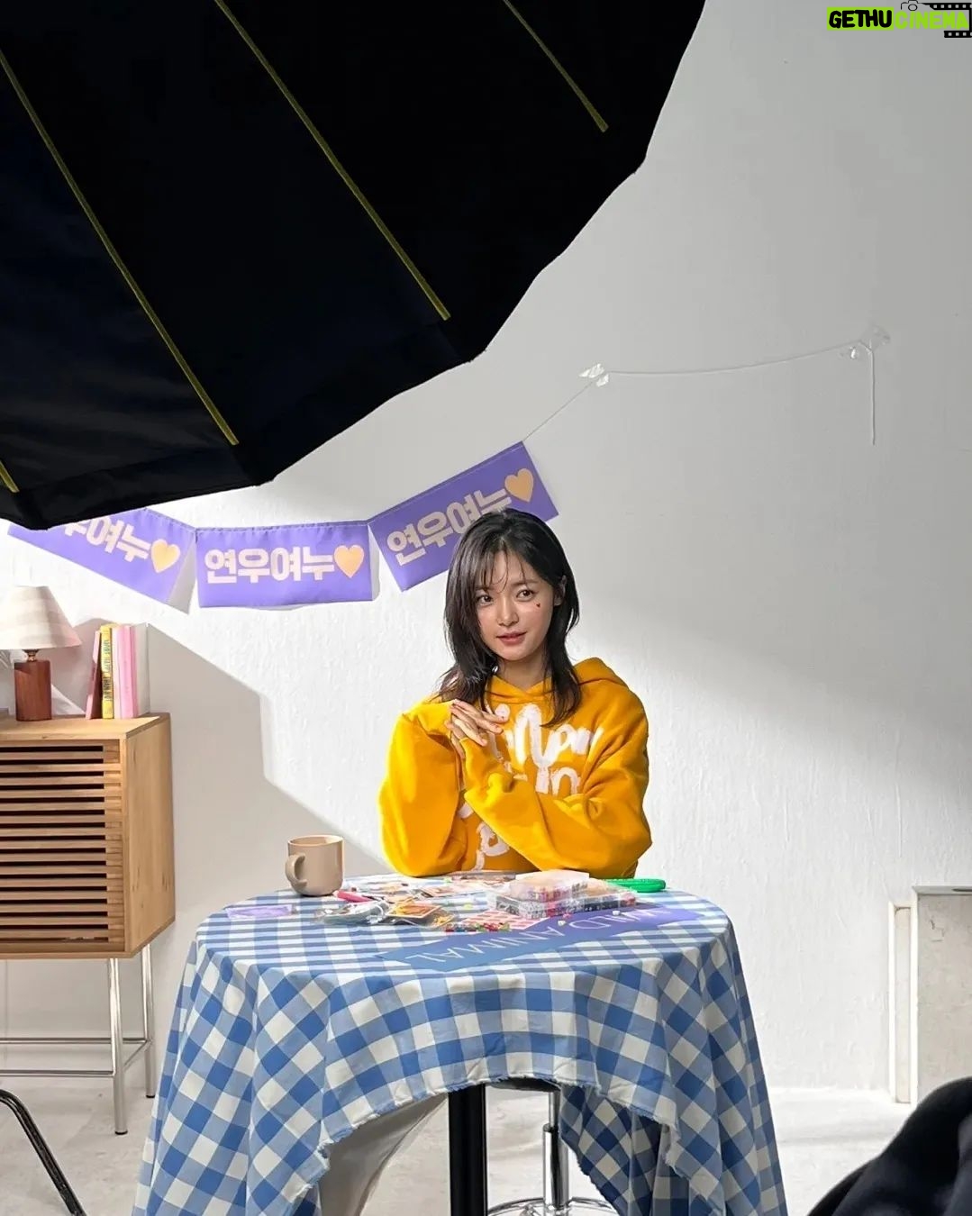 Go Bo-gyeol - 43.8K Likes - 벌써 마지막주네요.. 😳 오늘밤 10시30분 #tvN
#성스러운아이돌 봐주실거죠?