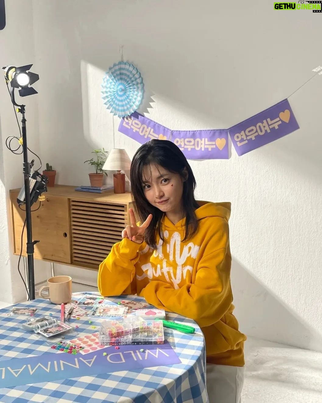 Go Bo-gyeol - 43.8K Likes - 벌써 마지막주네요.. 😳 오늘밤 10시30분 #tvN
#성스러운아이돌 봐주실거죠?