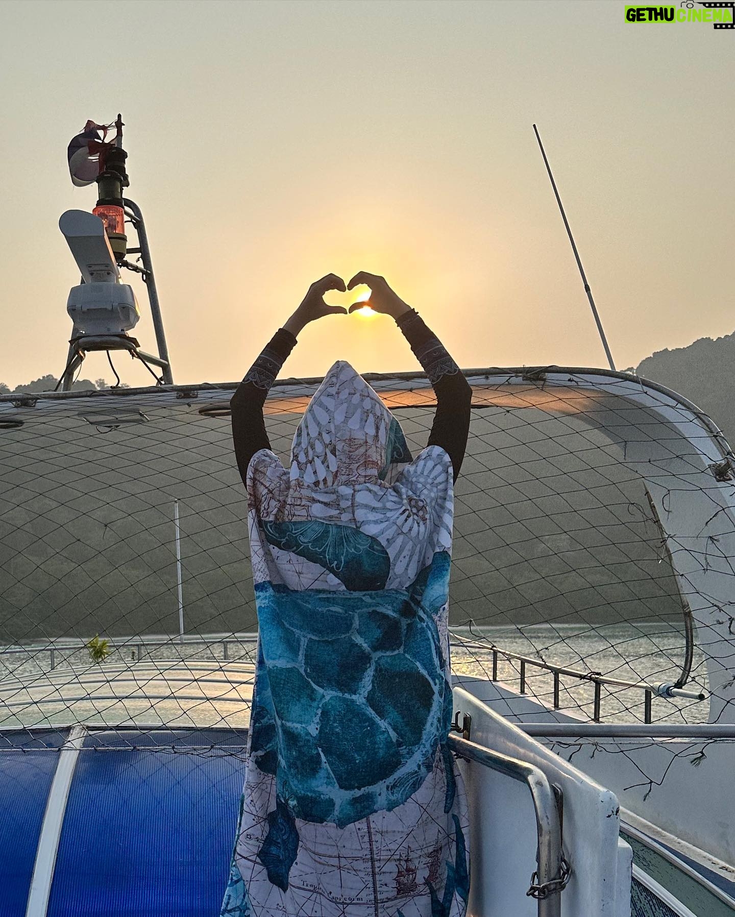 Go Bo-gyeol - 60.1K Likes - Throw in the deep water #심연 💙🦋