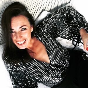 Gökçe Yanardağ Instagram - Doğumgünüm sebebi ile dilediğiniz tüm güzel dilekler ve tebrikler için çok teşekkür ederim... 🙏🏼❤️😊
Sağlıkla kalın .... 🙏🏼❤️