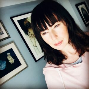 Gökçe Yanardağ Instagram - Herkes ve birkaç kişi
... Her şey herkes için değildir oysa
Kimi hiçbir şey öğrenmez karanlıktan
Yalnızlığı kullanmayı bilmez kimi
Kimi ayrılamaz karanlıktan ...
Murathan Mungan

Herkes ve birkaç kişi adlı şiirinden
