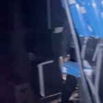 Golab Adine Instagram - گروه تئاتر مرواريد يادش به خير چند دقيقه اى از پشت صحنه ى نمايش پر زحمت "بانوى محبوب من ." ( در اينجا يك ساعت ونيم از اجرا گذشته و هنوز يك ساعت و نيم ديگر از اجرا باقى مانده است.در ٥٦ اجراى بسياااار پر بيننده تمام گروه چه بازيگران ،چه عزيزان پشت صحنه با زيبائى وبى وقفه در جنب و جوش بودند.متأسفانه شرايط سالن امكان اجراهاى بيشتر نداشت و اجراى ما با انبوهى از تماشاچى هاى مشتاق تمام شد. ) اين نمايش موزيكال در اوج دوران زجرآور كرونا كه اجراها تعطيل بود و ترس به جان ها افتاده بود ، با جانفشانى اعضاى گروه ماه ها با دو ماسك بر صورت تمرين شد.عاقبت اجازه ى اجرا با پنجاه درصد ظرفيت سالن داده شد(سي اجرا) وبعد حدود ١٠ روز با هفتاد درصد ظرفيت سالن اصلى تئاتر شهر و ١٤ روز هم با ظرفيت كامل.همين سماجت گروه ١٠٠ نفرهِ ما براى اجراى نمايش به تدريج باعث شد ترس گروه هاى ديگر بريزد و مشغول به كار شوند . #گروه _تئاتر_مرواريد#نمايش_بانوى_محبوب_من