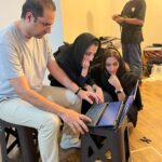Golab Adine Instagram - اگر مايليد برگ بزنيد: بازيگران سخت كوش و صبور و همدل و زيباى "پرده خانه " تا ٢٦ اسفند همچنان خواهند درخشيد عكس ها از #پيمان _گرزم #كيا_والنتينو