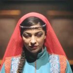 Golab Adine Instagram - نمایش "پرده خانه" نویسنده: بهرام بیضایی کارگردان: گلاب آدینه تهیه کننده: سعیده اسمعیل نیا مجری طرح: شبیر پرستار بازیگران: نورا هاشمی علیرضا ناصحی مانیا علیجانی سامان کرمی و سعید چنگیزیان طاهره آهنی، لیلا آقاسی، الهه اصغری، امید ‌اکبرزاده، آذین باقریان، علی بیکی، راضیه بهرامی، نرگس پروانیا، نیلوفر ذوالفقاری، فریده سلطانی، فائزه صدر، محمد صادقیان، پگاه کندرانی، پریسا منفرد، نوشین لازمی زاده، پریا یاراحمدی آهنگساز: مهدی فلاح صفا طراح لباس: مقدی شامیریان طراح حرکت: مهرداد آبجار طراحان صحنه: علی پوراحمدیان و نوید معمار طراحان گرافیک: ایمان یاری و محمدحسن آزادگان طراح نور: رضا خضرایی طراح چهره پردازی: انسیه فرض الهی برنامه‌ریز و دستیار کارگردان: شکوفه آزادگان نوازنده تنبک، دف و دایره: نسیم قره داغی نوازنده کمانچه: روژان محمدی عکاسان: پیمان گرزم و محمد وکیلی #پرده_خانه #بهرام_بیضایی #پردیس_تئاتر_شهرزاد #تئاتر #نمایش #بازیگر