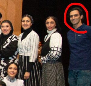 Golab Adine Instagram - على عمو زاد
مديرصحنه ى عزيز ما در نمايش "بانوى محبوب من" نزديك به چهل روز است كه در بند است .آيا كافى نيست؟
على عمو منتظرت هستيم.سلام ما را به بقيه همكارانمان كه اسير هستند برسان
#على_عموزاده#مريم_كاظمى