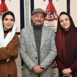 Golab Adine Instagram - ديگر تمديدى در كار نيست.آخرين اجرا ساعت٢/٣٠جمعه ١٥ بهمن خواهد بود ٣-اگر مايليد برگ بزنيد:هنرمندان عزيز و گرامى كه به ديدن كار ما نشستند #بانوی_محبوب_من #