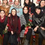 Golab Adine Instagram - ديگر تمديدى در كار نيست.آخرين اجرا ساعت٢/٣٠جمعه ١٥ بهمن خواهد بود ٣-اگر مايليد برگ بزنيد:هنرمندان عزيز و گرامى كه به ديدن كار ما نشستند #بانوی_محبوب_من #