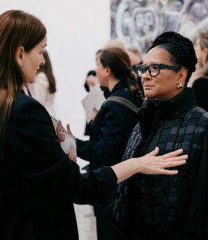 Golda Rosheuvel Instagram - London Gallery Weekend with @bazaaruk 
Nothing beats Art and Good Friends @daniellismore 
@kloss_films 
@roksandailincic @marcellastylist 
Nazanin Zaghari-Ratcliffe ❤️

Hair @dionnesmithhair 
Makeup @joyadenuga 

Photographer : @oliverholms
@bazaaruk
@LondonGalleryWeekend with @xerjoff