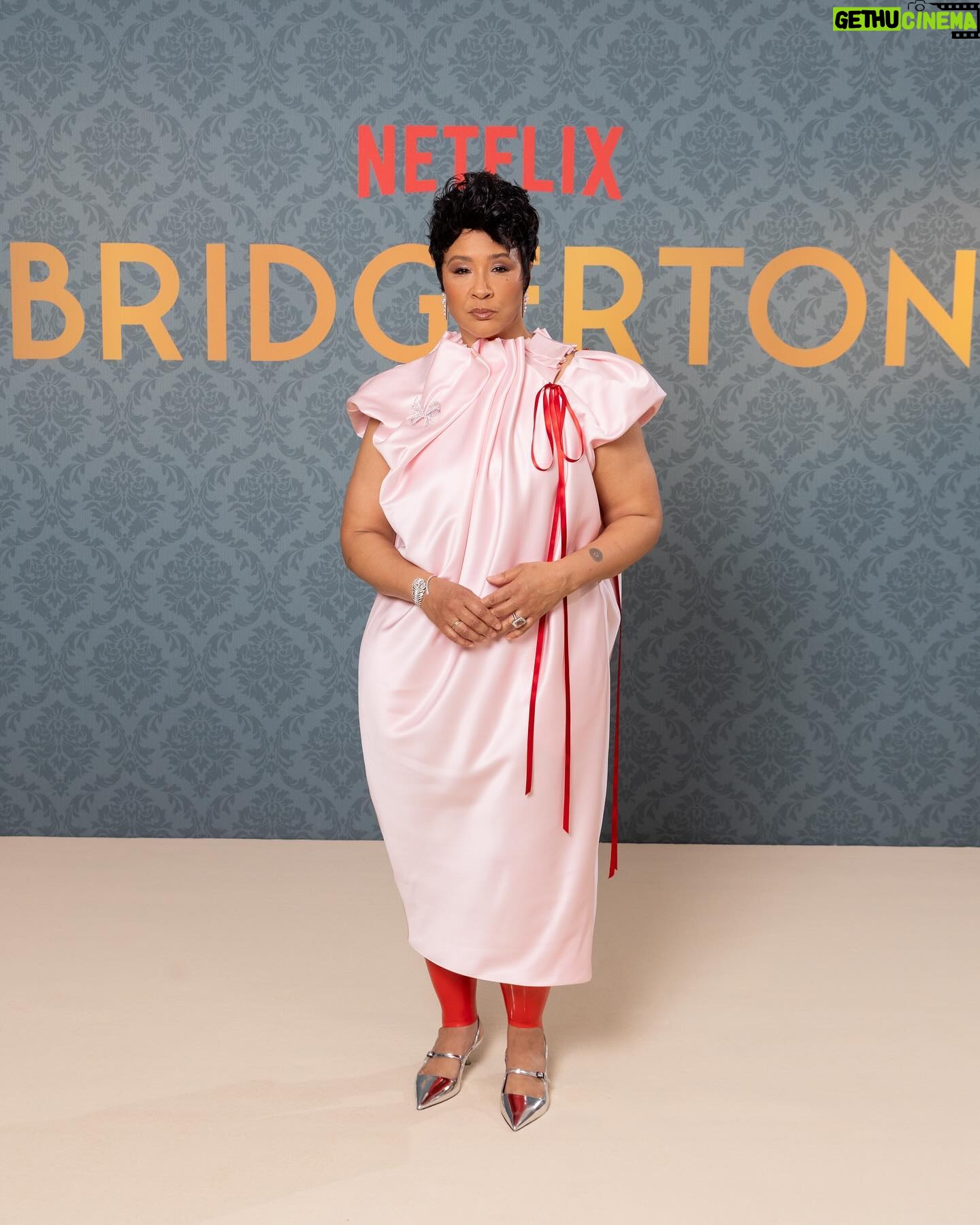 Golda Rosheuvel Instagram - And that’s a Rap! @bridgertonnetflix Press. Amazing to talk to so many wonderful journalists from around the world. Wearing @simonerocha_ Stockings: @elisapoppy Jewellery @official_mikimoto Bracelet & Ring @boucheron Shoes: @jimmychoo Badass Team @amprldn @jasonrembert @dionnesmithhair @kennethsohmakeup @themariamufundi ❤️