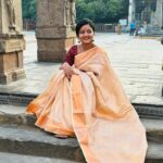Gomathi Priya Instagram - #kanchipuram #devotional #positivevibes #temple #dayout #semisilksaree #traditional #trendyblouse #sunrise #kanchikamakshi #varadharaja_perumal #bekind #behappy #blessed #spreadlove Saree @kanchipuram_lakshaya_silks Blouse @rathidesign Earrings @kks_collections1