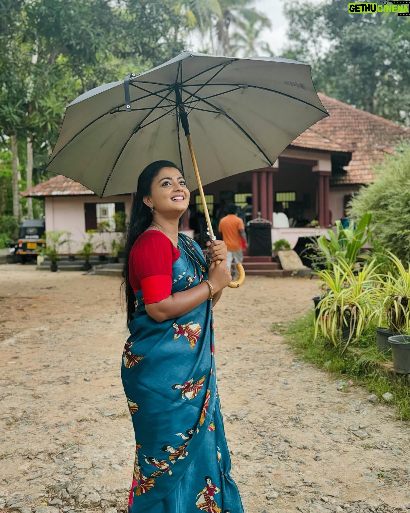 Gomathi Priya - 3 Likes - Too much in mind but nothing to say #gomathipriya #priyabalakumaran #priyabalakumaran_gp #gp #nothingbutpriya #meena #revathy #siragadikkaaasai #chempaneerpoovu #vijaytelevision #asianet #television #actress #mazhai #rain #nature #climate #location #vibe #naturelover