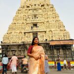 Gomathi Priya Instagram - #kanchipuram #devotional #positivevibes #temple #dayout #semisilksaree #traditional #trendyblouse #sunrise #kanchikamakshi #varadharaja_perumal #bekind #behappy #blessed #spreadlove Saree @kanchipuram_lakshaya_silks Blouse @rathidesign Earrings @kks_collections1