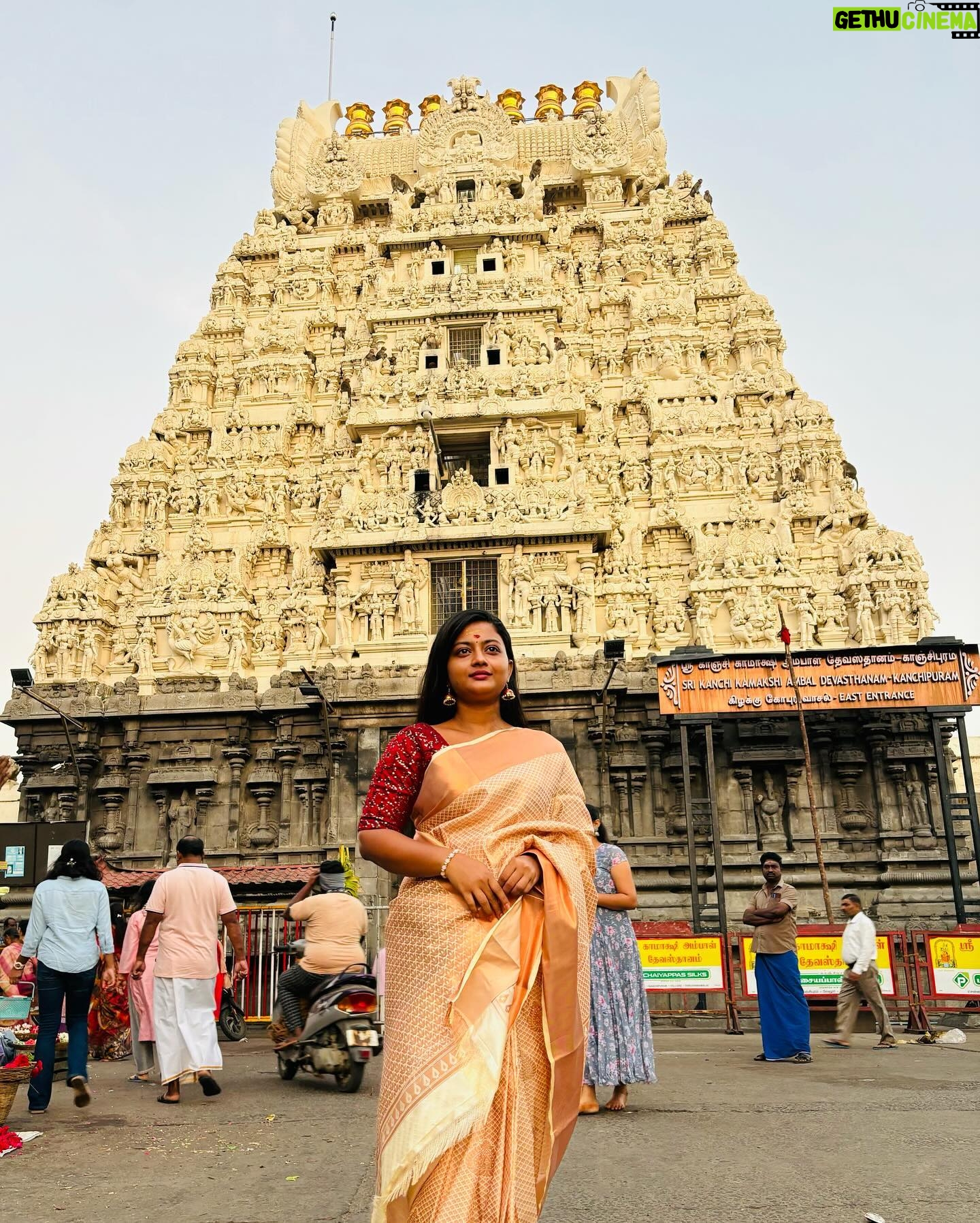 Gomathi Priya Instagram - #kanchipuram #devotional #positivevibes #temple #dayout #semisilksaree #traditional #trendyblouse #sunrise #kanchikamakshi #varadharaja_perumal #bekind #behappy #blessed #spreadlove Saree @kanchipuram_lakshaya_silks Blouse @rathidesign Earrings @kks_collections1