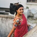 Gomathi Priya Instagram - என் பார்வை உன்னோடு உன் பொம்மை கண்ணோடு பேசாமல் விண்ணோடு நாம் மிதந்து போவோம் Saree by @vallis_vaseha Blouse designed by @sdfashion3747 #meena #siragadikkaaasai #vijaytelevision #vikatan #gomathipriya #priyabalakumaran #priyabalakumaran_gp #gp #nothingbutpriya #actress #television #chitha #siddarth #enparvaiunnodu