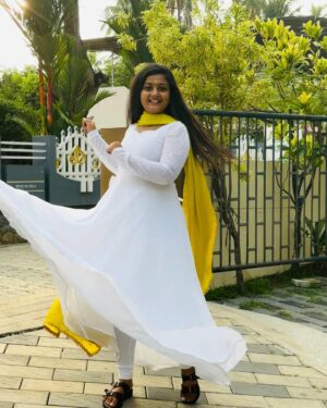 Gomathi Priya Instagram - When a girl is cute, intelligent,and Caring....
Then it’s clear her height is small  Am I right ?? 😉 #gomathipriya #priyabalakumaran #priyabalakumaran_gp #gp #nothingbutpriya #oviya #bhanu #valli #meena #radhika #revathy #madurai #chennai #hyderabad #thiruvananthapuram #actress #lifestyle #television #behappy #bekind #blessed