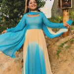 Gomathi Priya Instagram - “Some old-fashioned things like fresh air and sunshine are hard to beat.” #gomathipriya #priyabalakumaran #priyabalakumaran_gp #gp #nothingbutpriya #telugumediumischool #zeetelugu #zee5 #realityshow #gameshow #nature #freshair #newexperience #lifestyle #happiness #behappy #bekind #blessed #spreadlove Outfit @f360degree Earrings @luxe_.links