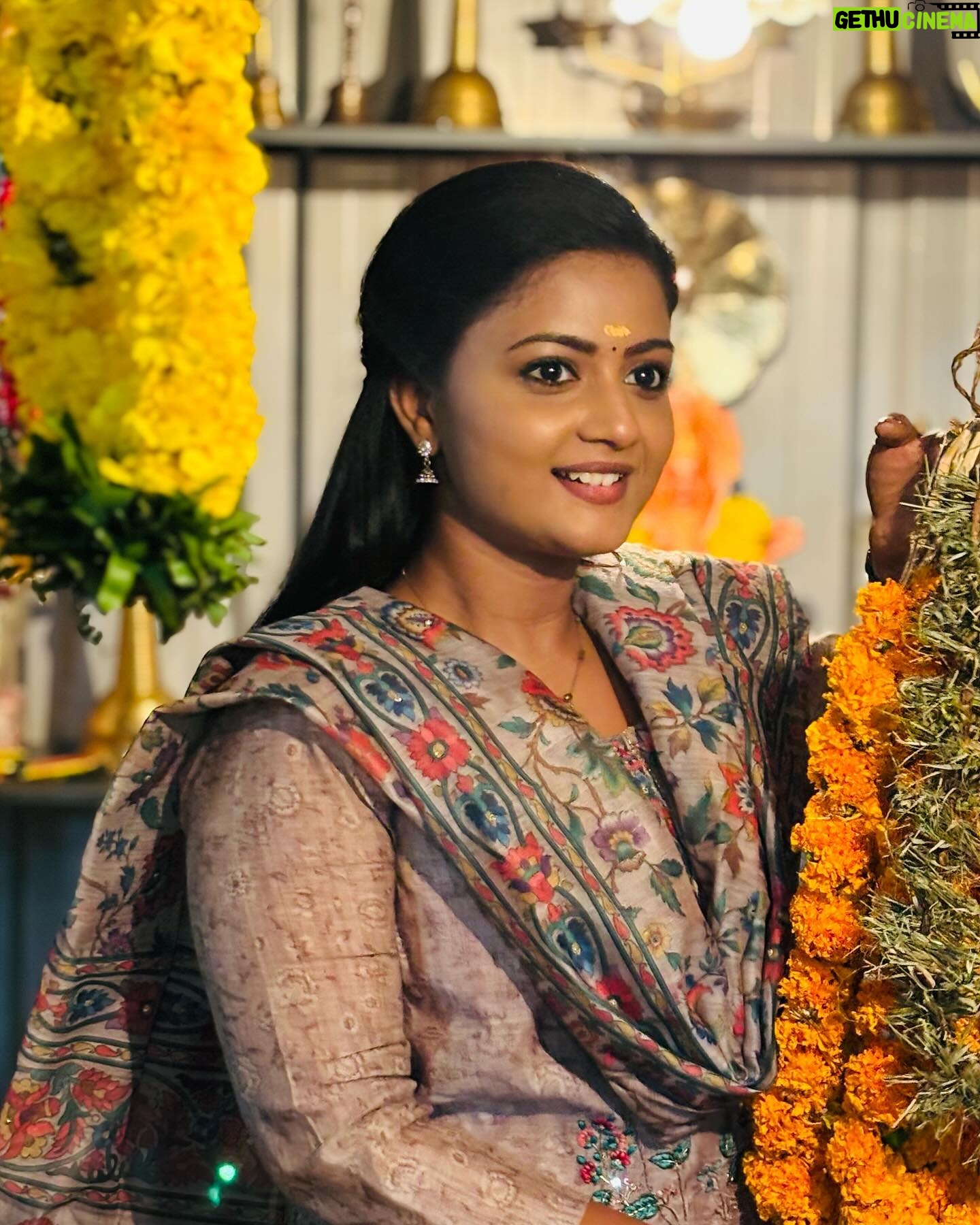 Gomathi Priya - 3 Likes - #revathy #chempaneerpoovu #asianet #television #malayalam #gomathipriya #priyabalakumaran #priyabalakumaran_gp #gp #nothingbutpriya #instore #chudi #behappy #bekind #blessed
