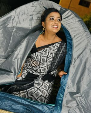 Gomathi Priya Instagram - If you have seen my talkative and funny side then trust me you are damn special to me..!! 😉🫰😍 #gomathipriya #priyabalakumaran #priyabalakumaran_gp #gp #nothingbutpriya #oviya #bhanu #valli #meena #radhika #revathy #tamil #telugu #malayalam #actress #television #lifestyle #passion #acting #workholic #behappy #bekind #blessed #special #friends #besties  Pictures @as_comrade05