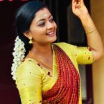 Gomathi Priya Instagram - One year of being Meena 😍 #meena #siragadikkaaasai #vijaytelevision #vikatan #oneyearanniversary #oneyear #celebration #pongal #traditional #sareelove #red #golden #behappy #bekind #blessed Saree @varsharthi Blouse @sdfashion3747