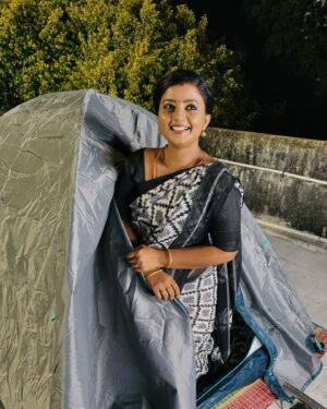 Gomathi Priya Instagram - If you have seen my talkative and funny side then trust me you are damn special to me..!! 😉🫰😍 #gomathipriya #priyabalakumaran #priyabalakumaran_gp #gp #nothingbutpriya #oviya #bhanu #valli #meena #radhika #revathy #tamil #telugu #malayalam #actress #television #lifestyle #passion #acting #workholic #behappy #bekind #blessed #special #friends #besties  Pictures @as_comrade05