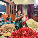 Gomathi Priya Instagram - #pookari #meena #siragadikaaasai #vijaytelevison #vijaytv #vikatan #poo #malai #flowers #womeninbusiness #passion #actress #television #actress #shooting #blessed #behappy #bekind #bepositive #chennai #tamil #industry #saree #traditional #dreams Pic credits @as_comrade05