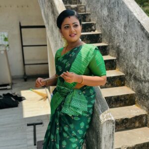 Gomathi Priya Instagram - Meena ❤️💐 #meena #siragadikkaaasai #vijaytelevision #vikatan #saree #traditional #gomathipriya #priyabalakumaran #priyabalakumaran_gp #gp #nothingbutpriya #behappy  #bekind #blessed saree @ksk_sarees  Blouse Desgin @befabulla_boutique