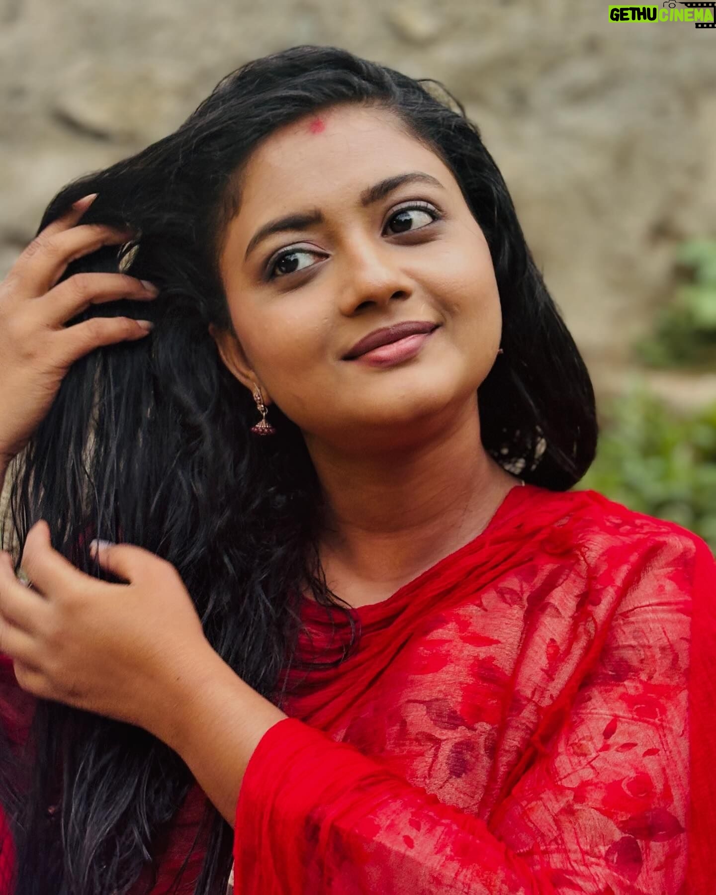 Gomathi Priya - 3 Likes - அம்மாடியோ நீ தான் இன்னும் சிறுபிள்ளை ✨☺️ #nillavea #gomathipriya #priyabalakumaran #priyabalakumaran_gp #gp #nothingbutpriya #actress #television #oviya #bhanu #valli #meena #radhika #revathy #behappy #bekind #blessed #tamil #telugu #malayalam #songs #nature #madurai #chennai #hyderabad #thiruvanthapuram Picture @navaneethmakeupartist