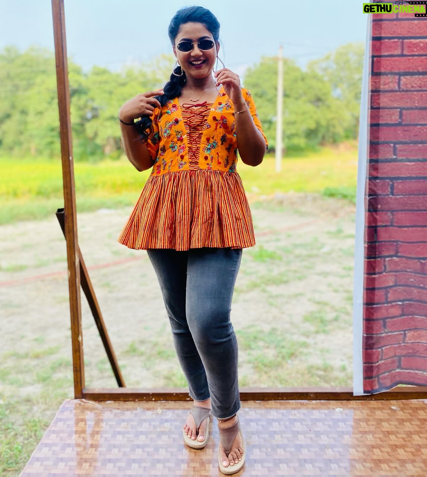 Gomathi Priya Instagram - “Style is not a display of wealth, but an expression of imagination.” #gomathipriya #priyabalakumaran #priyabalakumaran_gp #gp #nothingbutpriya #zeetelugu #telugumediumischool #zee5 #casual #fashion #television #actress #lifestyle Outfit @tidakreation