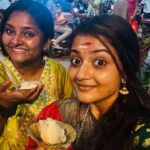 Gomathi Priya Instagram - My first ever Pongal celebration in Chennai My longtime wish to #kapaleeshwarartemple Special love to @shanthinimathivanan We do not remember days, we remember moments. #wellspent #devotional #vibes #moments #memories #blessed #temple #god #pongal #celebration #kapaleeshwarartemple #shivan #amman #shanthini #gomathipriya #priyabalakumaran #priyabalakumaran_gp #gp #nothingbutpriya #mylapore #filtercoffee #kovil #kovilprasadham #traditional #sareelove #red #green #2024 Saree @clothingstorebymithra Bangles @adee_bangles