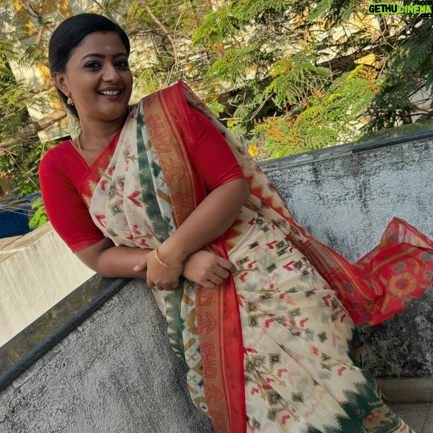 Gomathi Priya - 3 Likes - Meena ❤️💐 #meena #siragadikkaaasai #vijaytelevision #vikatan #saree #traditional #gomathipriya #priyabalakumaran #priyabalakumaran_gp #gp #nothingbutpriya #behappy #bekind #blessed saree @ksk_sarees Blouse Desgin @befabulla_boutique