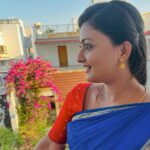 Gomathi Priya Instagram - கண்ணிரண்டில் நூறு வெண்ணிலாக்கள் தோன்றும் ஆனாலும் அனல் பாயும் நாடி எங்கும் ஏதோ நாத வெள்ளம் ஓடும் ஆனாலும் என்ன தாகம் #gomathipriya #priyabalakumaran #priyabalakumaran_gp #gp #nothingbutpriya #oviya #bhanu #valli #meena #radhika #revathy #tamil #telugu #malayalam #television #add #shoot #harpic #blue #saree #traditional #behappy #bekind #blessed pictures @divya_megha135
