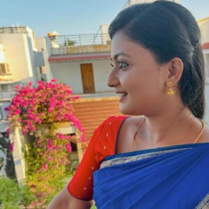 Gomathi Priya Instagram - கண்ணிரண்டில் நூறு
வெண்ணிலாக்கள் தோன்றும்
ஆனாலும் அனல் பாயும்
நாடி எங்கும் ஏதோ
நாத வெள்ளம் ஓடும்  ஆனாலும் என்ன தாகம்
#gomathipriya #priyabalakumaran #priyabalakumaran_gp #gp #nothingbutpriya #oviya #bhanu #valli #meena #radhika #revathy #tamil #telugu #malayalam #television #add #shoot #harpic #blue #saree #traditional #behappy #bekind #blessed pictures @divya_megha135