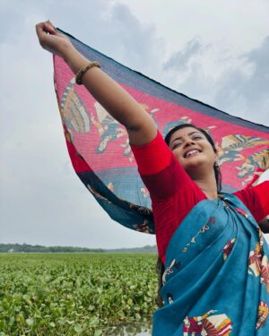 Gomathi Priya Instagram - You’re in the middle of your greatest transformation mentally, physically, and spiritually.  Trust that soon you’ll be in full bloom 💐 #gomathipriya #priyabalakumaran #priyabalakumaran_gp #gp #nothingbutpriya #bloom #blossom #transformation #mentalhealth #spiritualhealth #physicalhealth #behappy #bekind #hope #trust #love #blessed