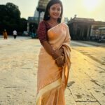 Gomathi Priya Instagram - #kanchipuram #devotional #positivevibes #temple #dayout #semisilksaree #traditional #trendyblouse #sunrise #kanchikamakshi #varadharaja_perumal #bekind #behappy #blessed #spreadlove Saree @kanchipuram_lakshaya_silks Blouse @rathidesign Earrings @kks_collections1