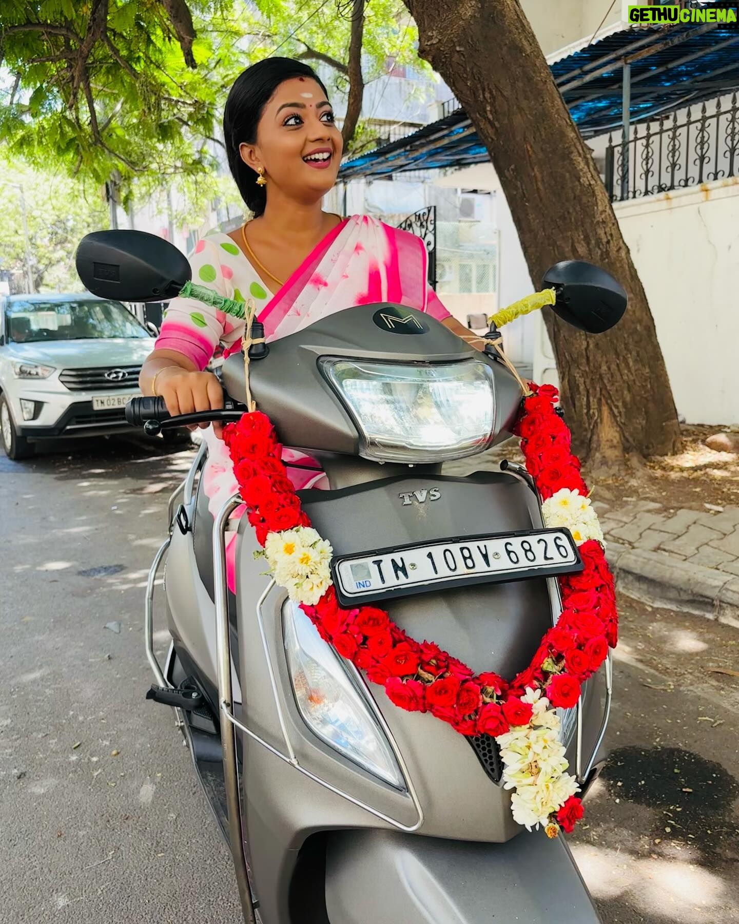 Gomathi Priya - 3 Likes - Meena 😍 #meena #siragadikkaaasai #vijaytelevision #vikatan #gomathipriya #priyabalakumaran #priybalakumaran_gp #gp #nothingbutpriya #bike #saree #flowergirl #pookari #traditional #behappy #bekind #blessed Saree @house_of_haadiya Blouse @sdfashion3747 pictures @as_comrade05
