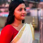 Gomathi Priya Instagram - Early morning #attukalbagavathi amman temple Dharsanam #attukal #kerala #thiruvananthapuram #devotionaltime🙏 #blessed #newbeginnings #newyear #2024 #ﬁrstpost #mundu #saree #keralakutty #malayali #traditional #sareelove #gomathipriya #priyabalakumaran #priyabalakumaran_gp #nothingbutpriya