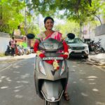 Gomathi Priya Instagram - Meena 😍 #meena #siragadikkaaasai #vijaytelevision #vikatan #gomathipriya #priyabalakumaran #priybalakumaran_gp #gp #nothingbutpriya #bike #saree #flowergirl #pookari #traditional #behappy #bekind #blessed Saree @house_of_haadiya Blouse @sdfashion3747 pictures @as_comrade05