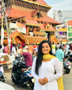 Gomathi Priya Instagram - எல்லாம் இனிதாகும் இந்த வருடத்தில்
இனிய தமிழ் புத்தாண்டு நல்வாழ்த்துகள் 🙏💐 Outfit @chitras_fashion_studio  #happytamilnewyear #newyear #happyvishu #templevibes #ganapathy #vinayagar #gomathipriya #priyabalakumaran #priyabalakumaran_gp #gp #nothingbutpriya #behappy #bekind #blessed #2024