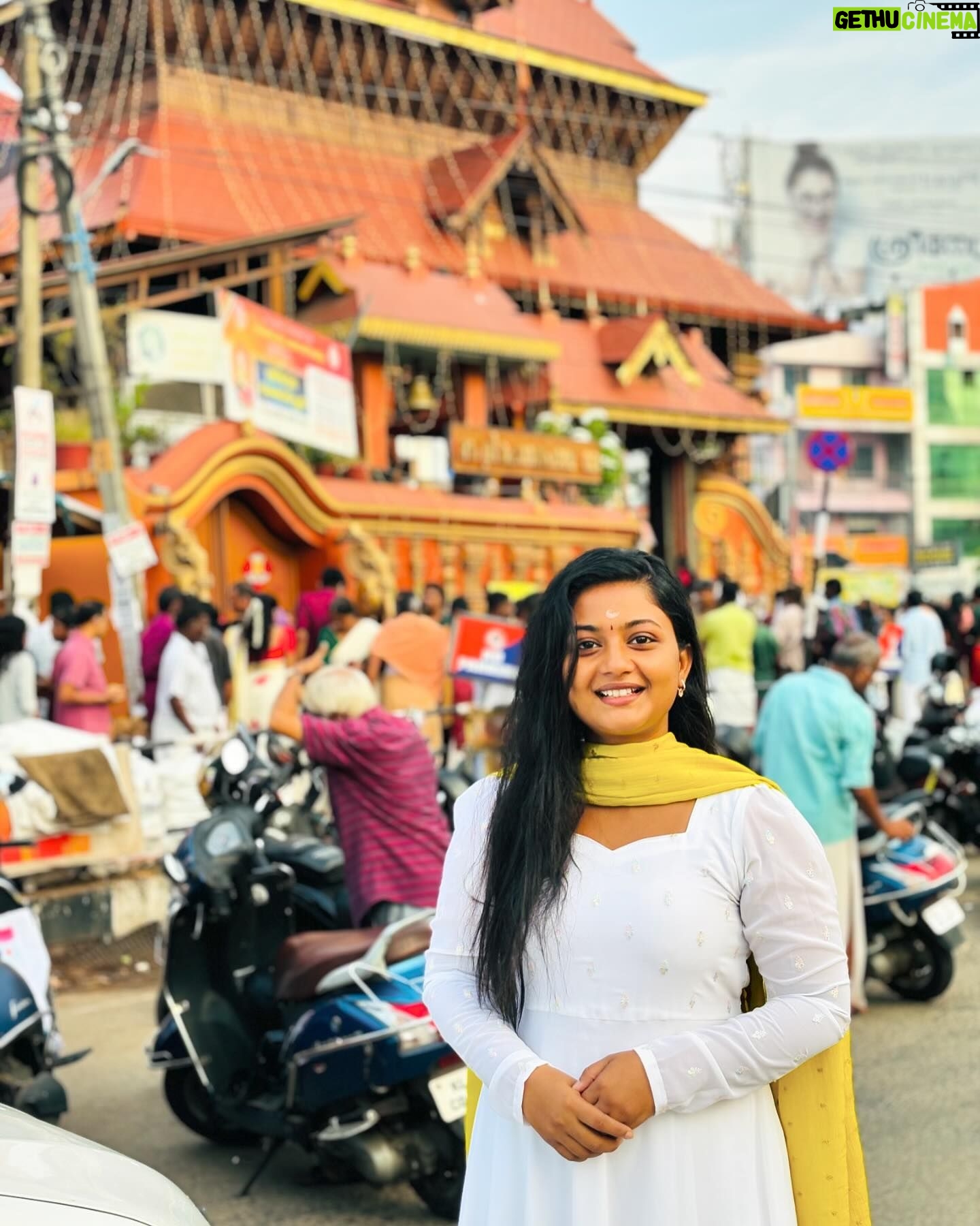 Gomathi Priya - 3 Likes - எல்லாம் இனிதாகும் இந்த வருடத்தில்
இனிய தமிழ் புத்தாண்டு நல்வாழ்த்துகள் 🙏💐 Outfit @chitras_fashion_studio #happytamilnewyear #newyear #happyvishu #templevibes #ganapathy #vinayagar #gomathipriya #priyabalakumaran #priyabalakumaran_gp #gp #nothingbutpriya #behappy #bekind #blessed #2024