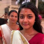 Gomathi Priya Instagram - Early morning #attukalbagavathi amman temple Dharsanam #attukal #kerala #thiruvananthapuram #devotionaltime🙏 #blessed #newbeginnings #newyear #2024 #ﬁrstpost #mundu #saree #keralakutty #malayali #traditional #sareelove #gomathipriya #priyabalakumaran #priyabalakumaran_gp #nothingbutpriya